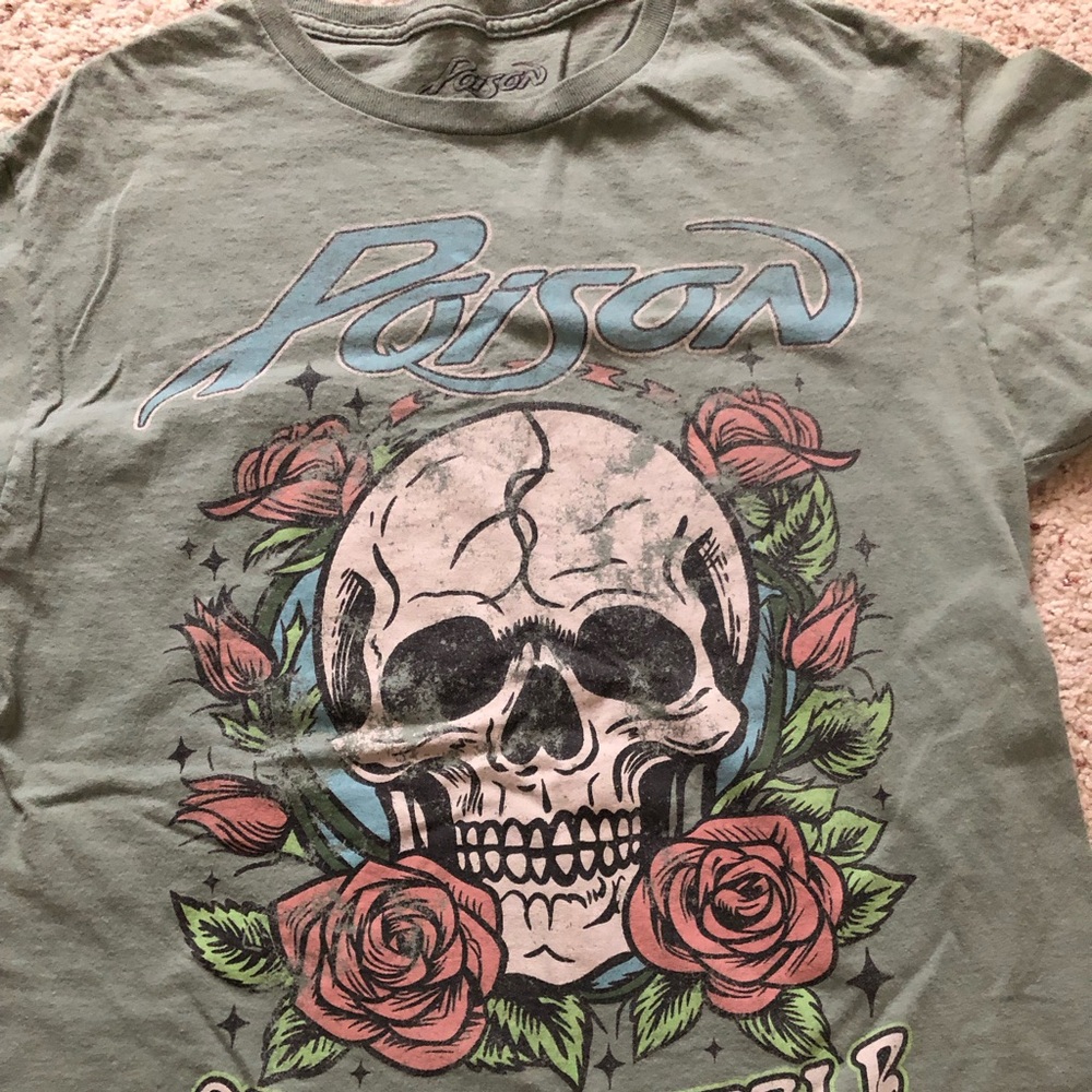 'Poison band tee Crack A Smile' Graphic Skull Tee - Green